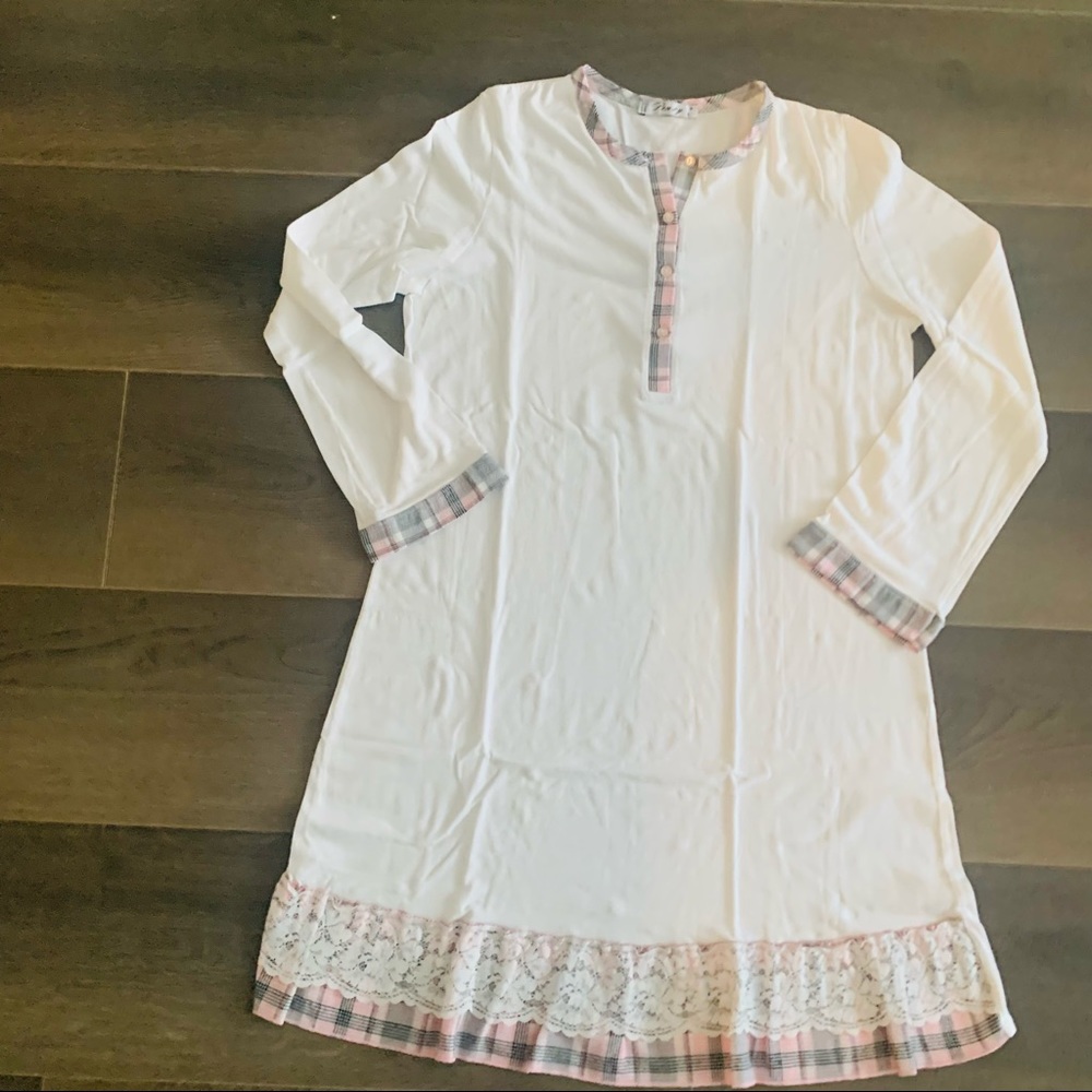 🔻SOLD🔻Women's White Lace Ruffle Hem Nightgown